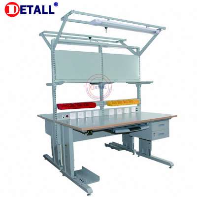 (Detall) Mechanical workshop workbench